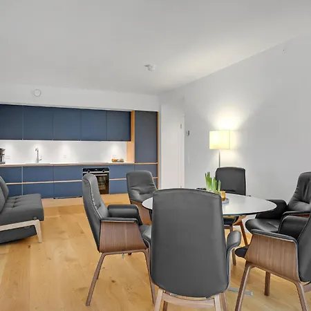 Light House Apartment *